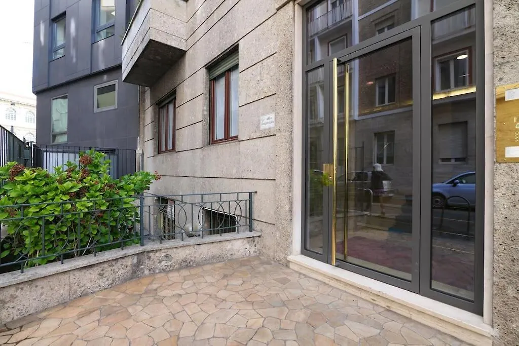 Large And Elegant Apartment In Missori Duomo Milan 0*,  Italy