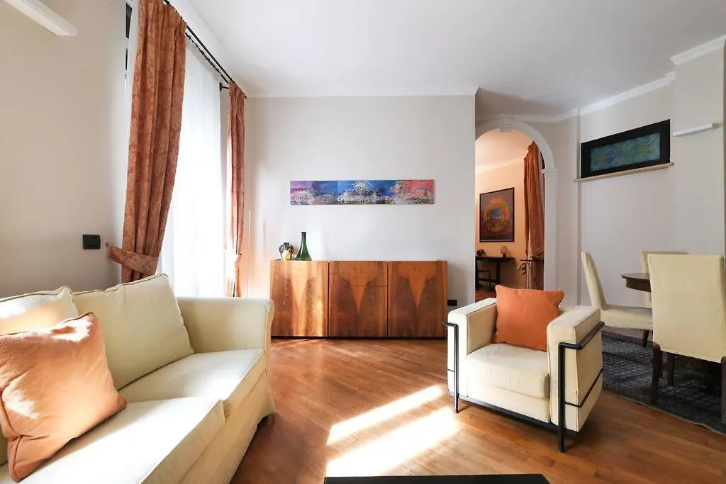 Large And Elegant Apartment In Missori Duomo Milan