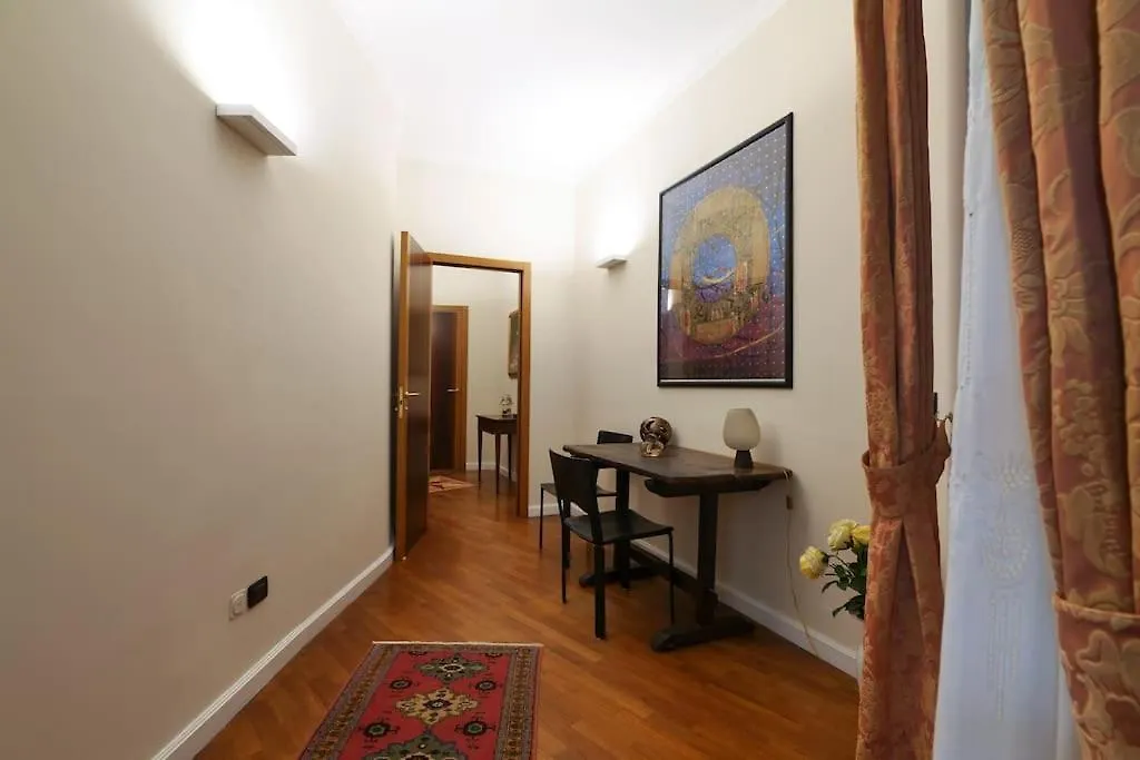 Large And Elegant Apartment In Missori Duomo Milan