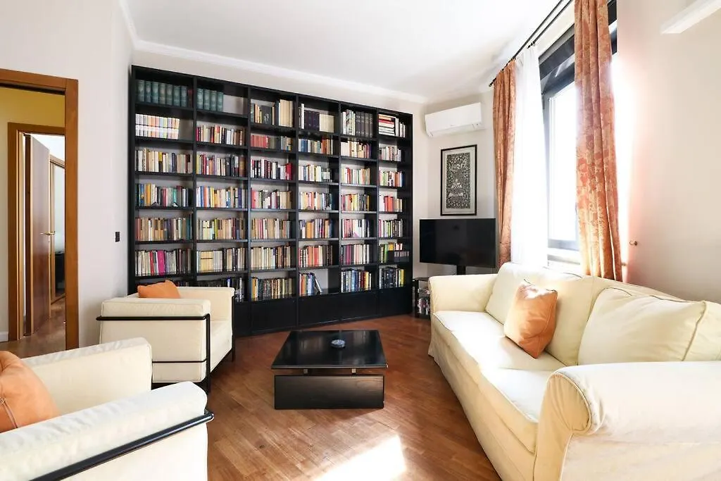 Large And Elegant Apartment In Missori Duomo Milan