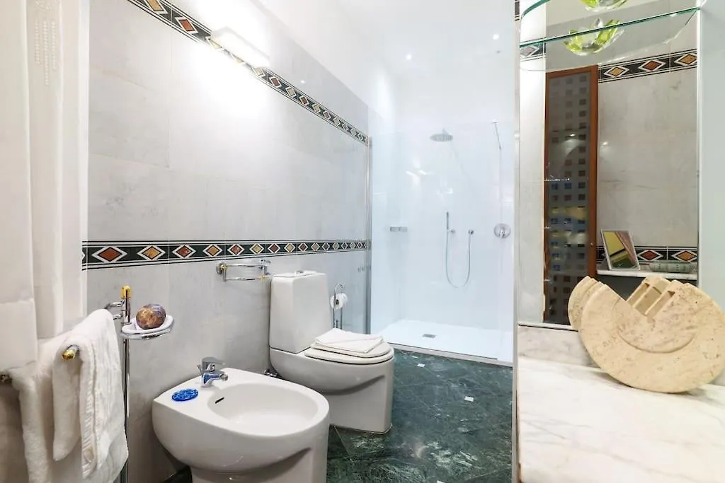 Large And Elegant Apartment In Missori Duomo Milan