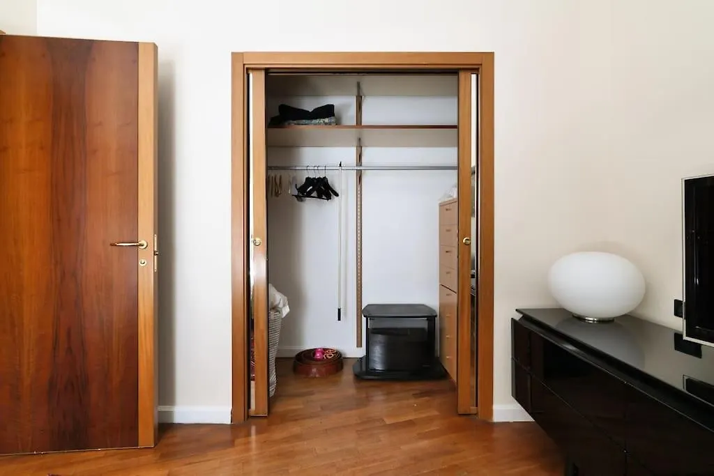 Large And Elegant Apartment In Missori Duomo Milan