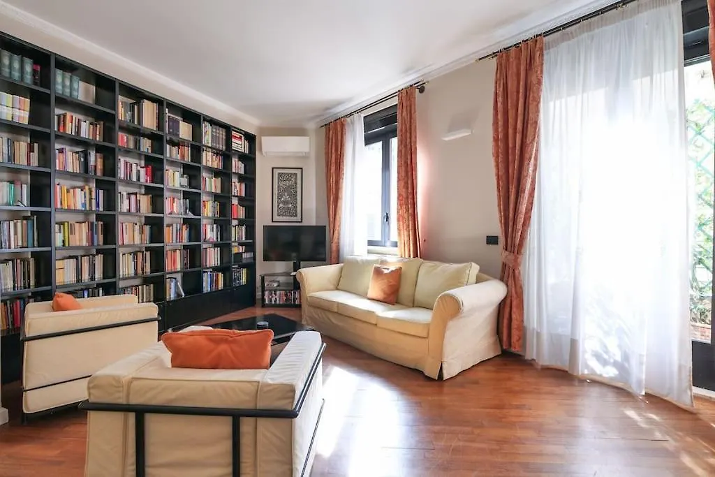 Large And Elegant Apartment In Missori Duomo Milan