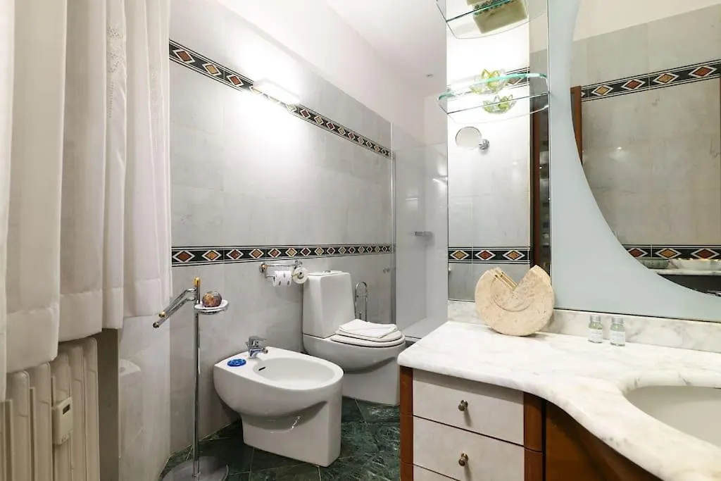 Large And Elegant Apartment In Missori Duomo Milan