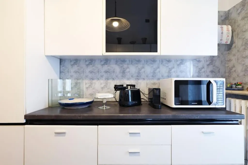 Large And Elegant Apartment In Missori Duomo Milan
