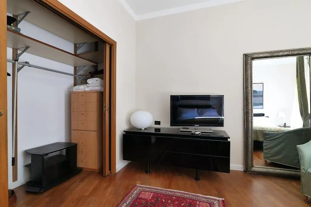 Large And Elegant Apartment In Missori Duomo Milan 0*,