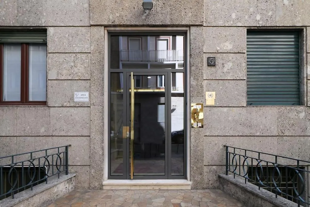 Large And Elegant Apartment In Missori Duomo Milan Italy